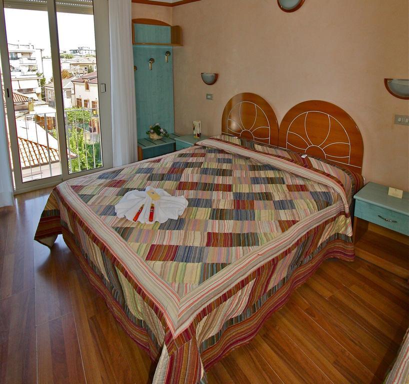 Hotel Britannia Rimini Marina Centro Luaran gambar