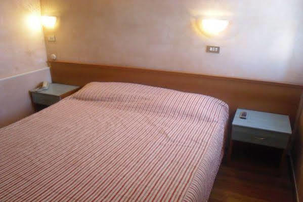 Hotel Britannia Rimini Marina Centro Luaran gambar